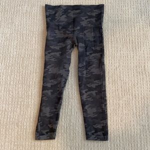 Spanx seamless leggings cropped, camo